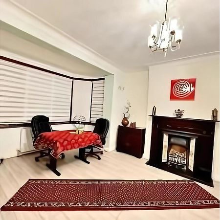 Beautiful Double En-Suite Room, Separate Entrance, Ilford, Central Line Gants Hill, Free Parking Eksteriør billede