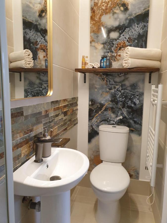 Beautiful Double En-Suite Room, Separate Entrance, Ilford, Central Line Gants Hill, Free Parking Eksteriør billede