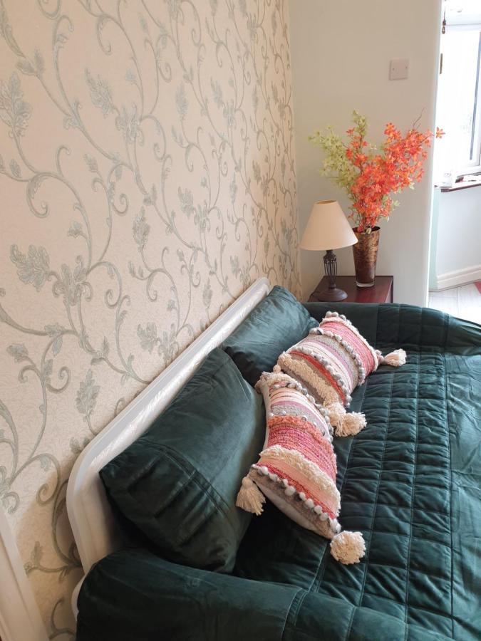 Beautiful Double En-Suite Room, Separate Entrance, Ilford, Central Line Gants Hill, Free Parking Eksteriør billede