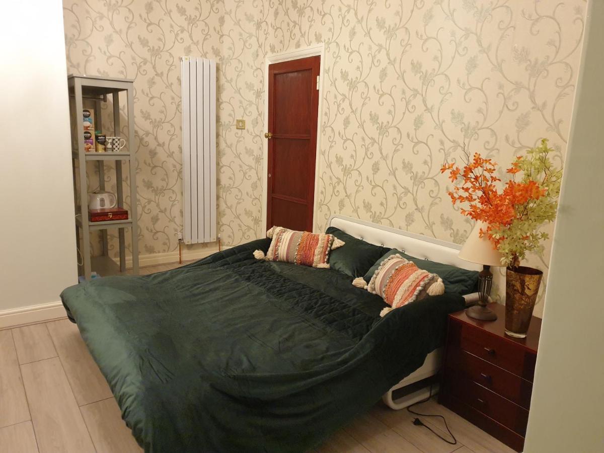 Beautiful Double En-Suite Room, Separate Entrance, Ilford, Central Line Gants Hill, Free Parking Eksteriør billede