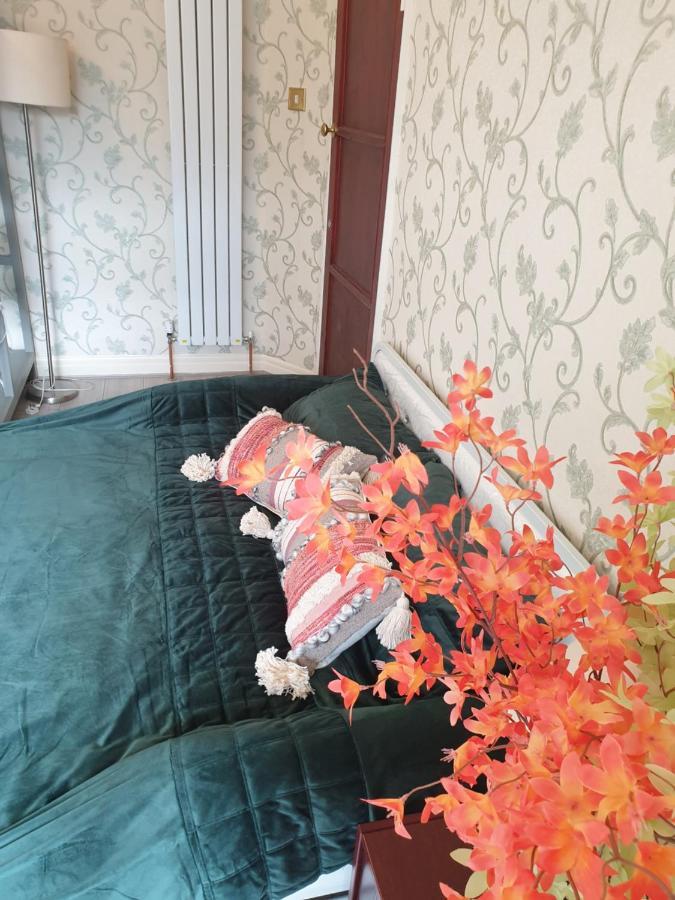Beautiful Double En-Suite Room, Separate Entrance, Ilford, Central Line Gants Hill, Free Parking Eksteriør billede