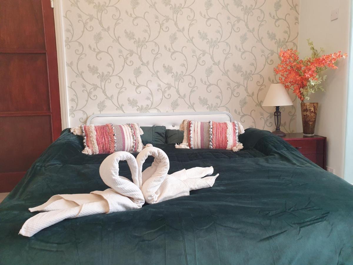 Beautiful Double En-Suite Room, Separate Entrance, Ilford, Central Line Gants Hill, Free Parking Eksteriør billede
