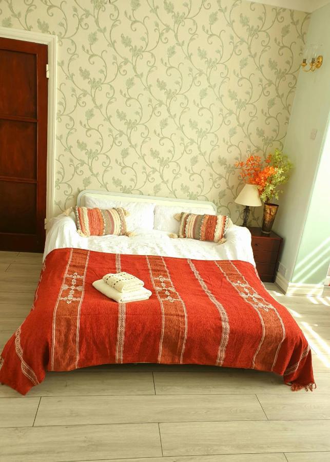 Beautiful Double En-Suite Room, Separate Entrance, Ilford, Central Line Gants Hill, Free Parking Eksteriør billede