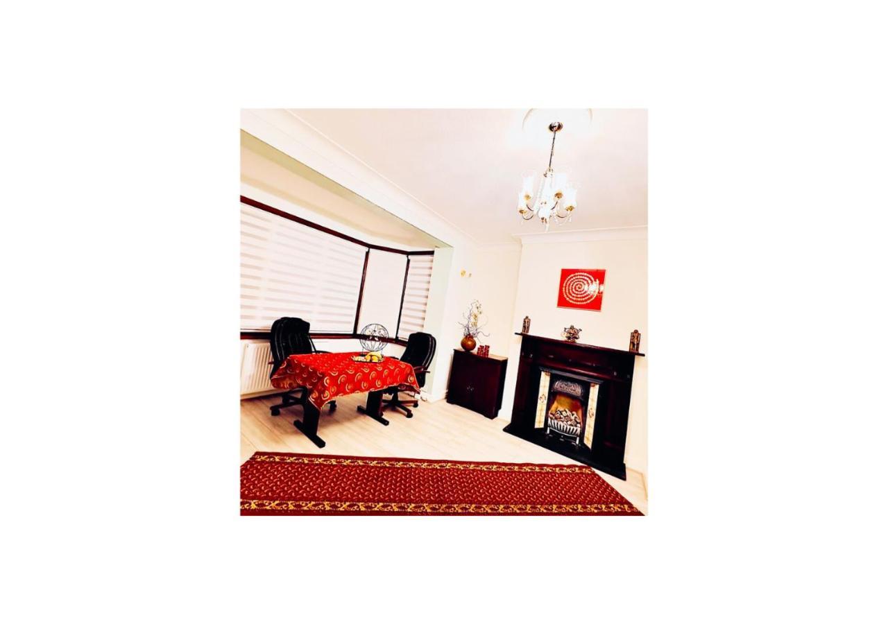Beautiful Double En-Suite Room, Separate Entrance, Ilford, Central Line Gants Hill, Free Parking Eksteriør billede