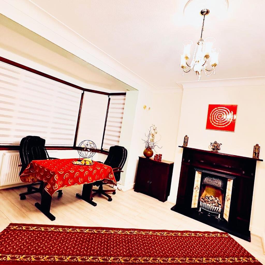 Beautiful Double En-Suite Room, Separate Entrance, Ilford, Central Line Gants Hill, Free Parking Eksteriør billede